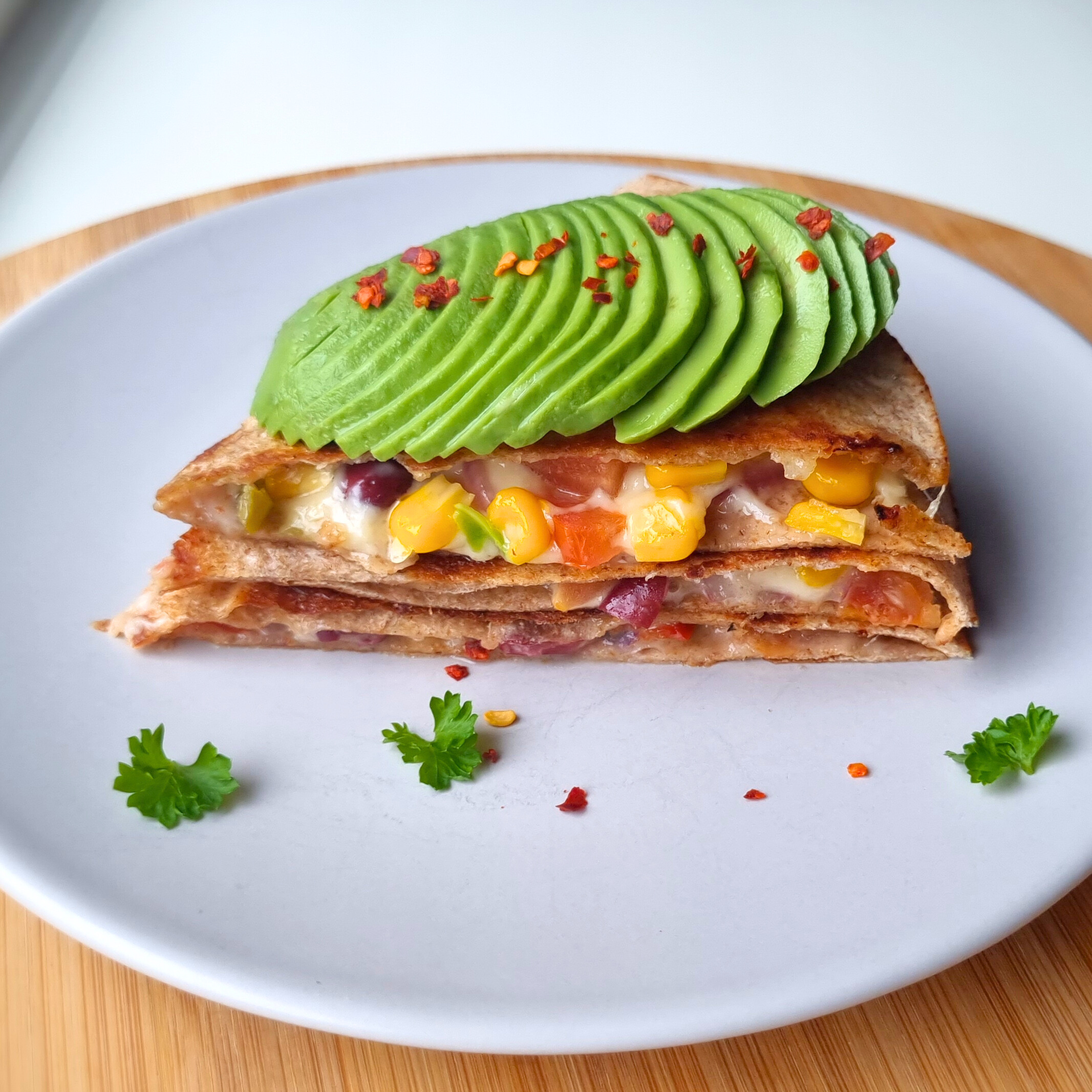 Volkoren quesadilla met maïs, kidneybonen & jalapeño’s