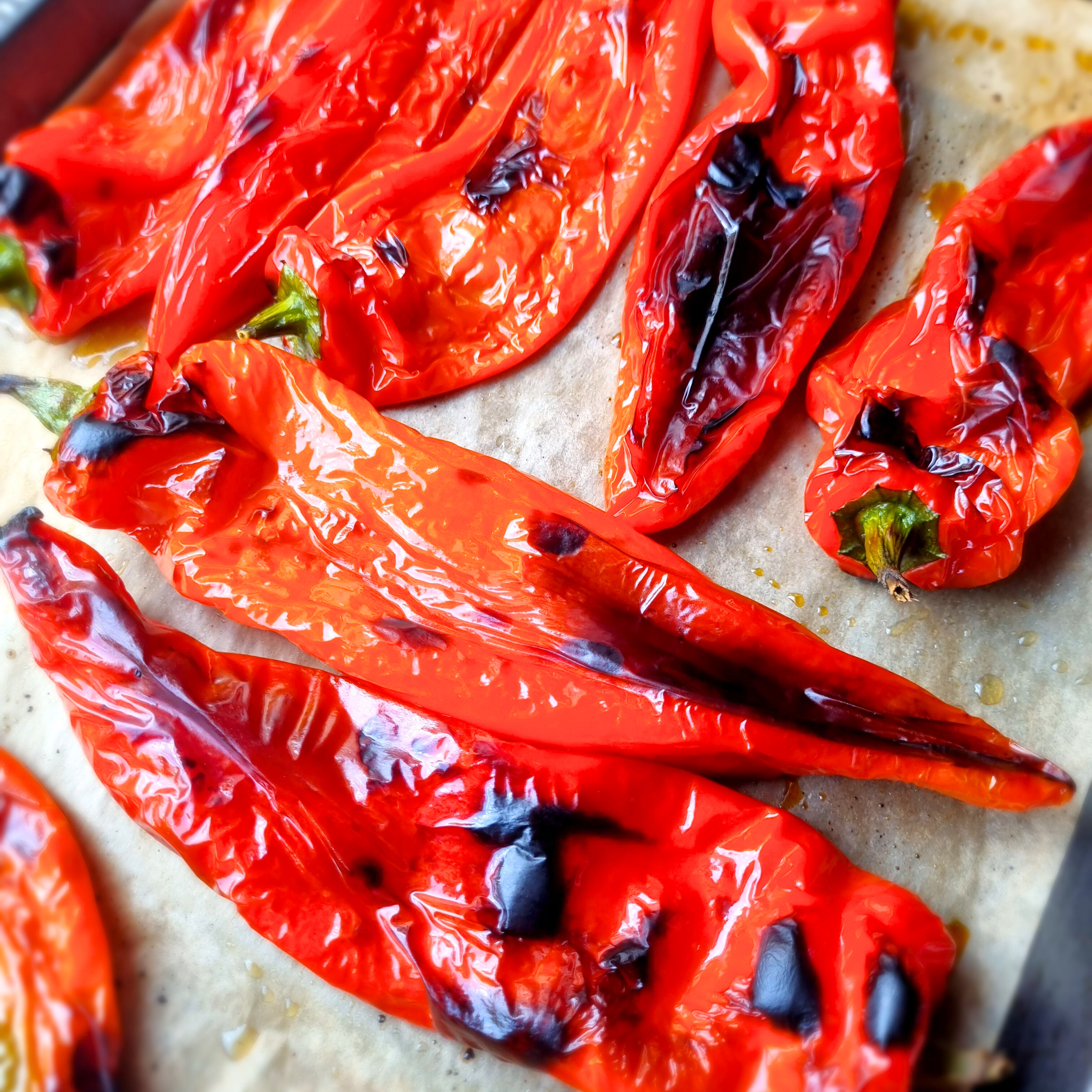 Uitleg hoe je paprika moet roosteren in de oven en waarvoor je geroosterde paprika kunt gebruiken
