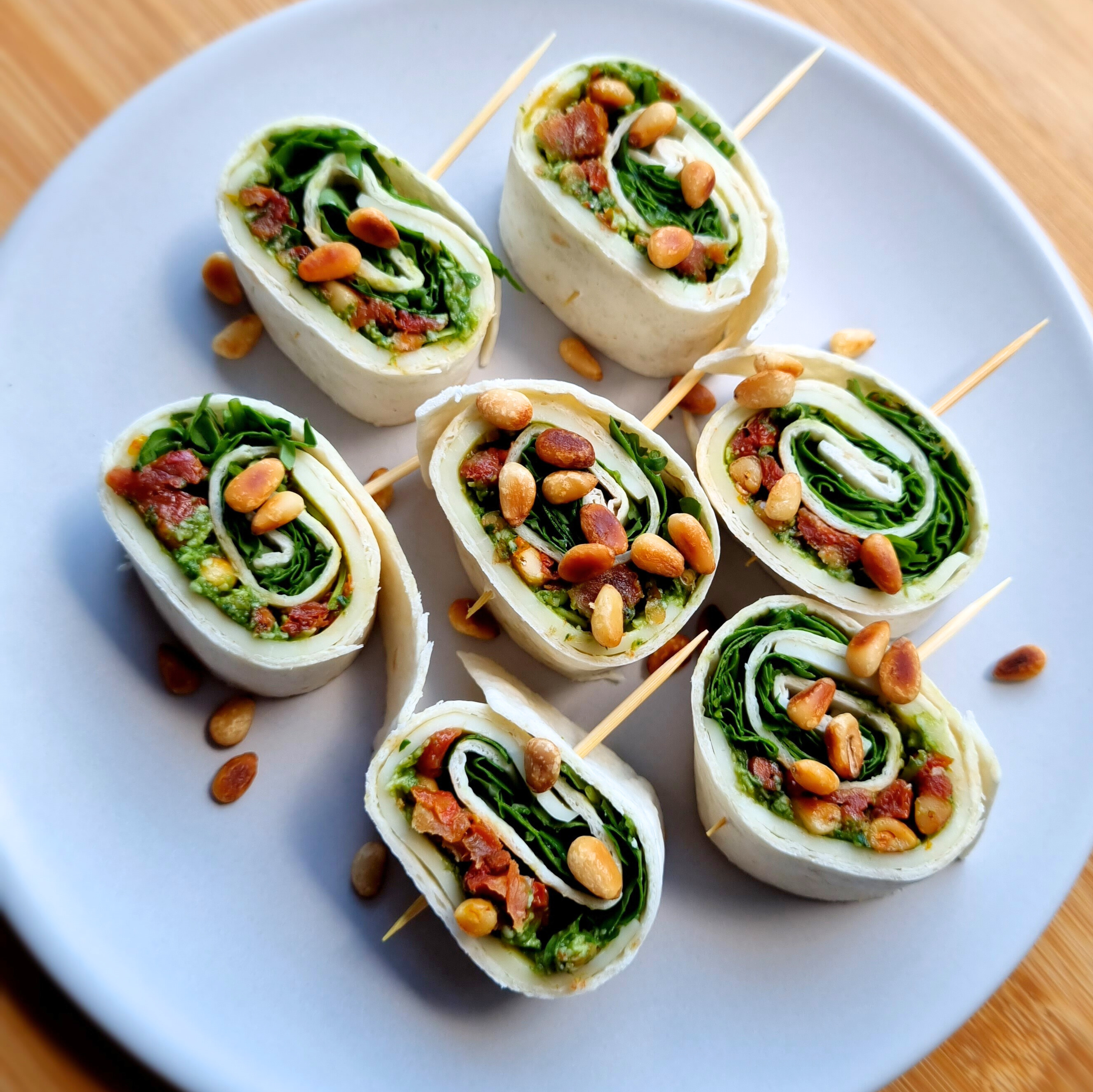 Makkelijk en snel vegetarisch borrelhapje voor op tafel met Kerst, oud en nieuw, Pasen, een vrijdagmiddagborrel of gewoon tussendoor