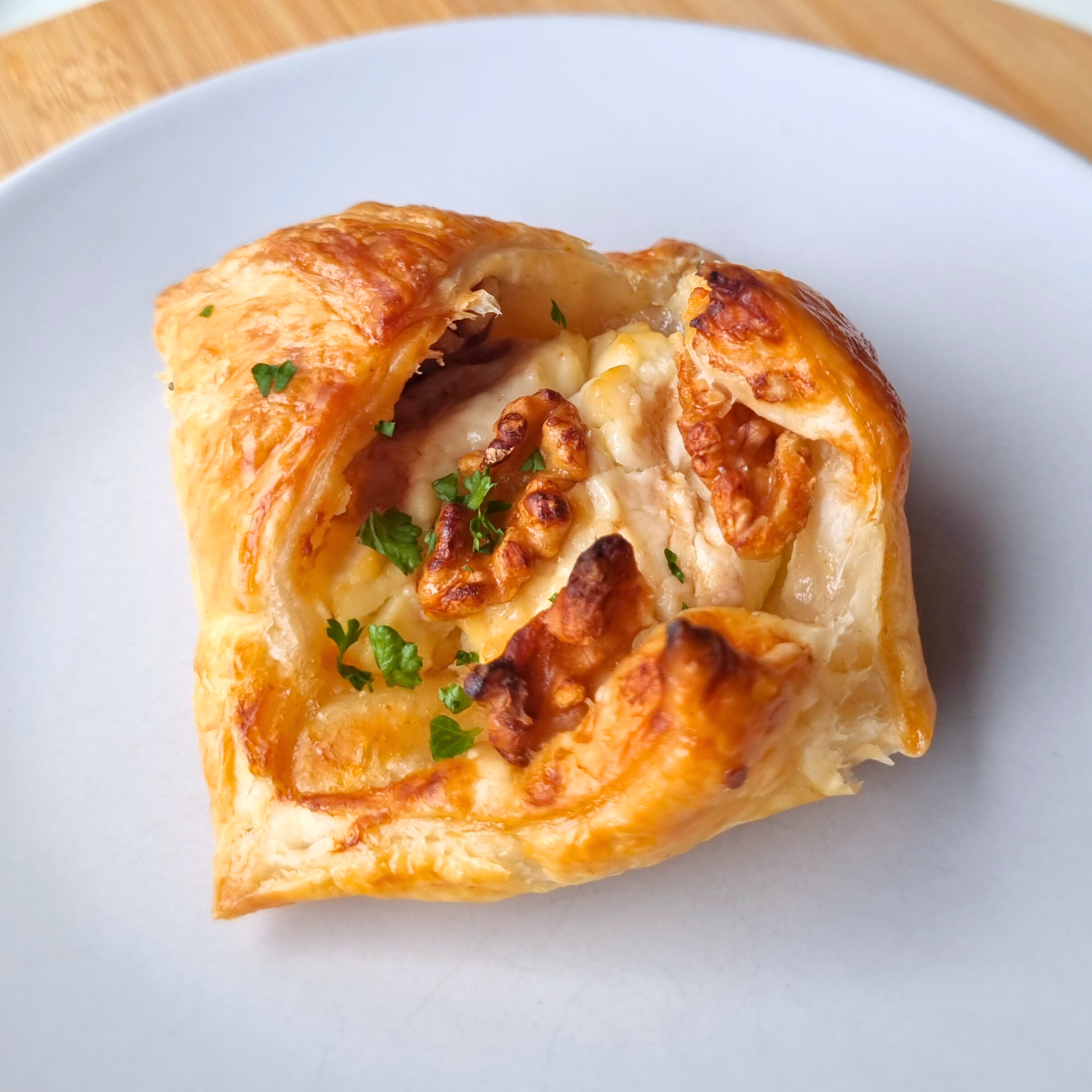 Bladerdeeghapjes met geitenkaas & walnoten (5 ingrediënten!)