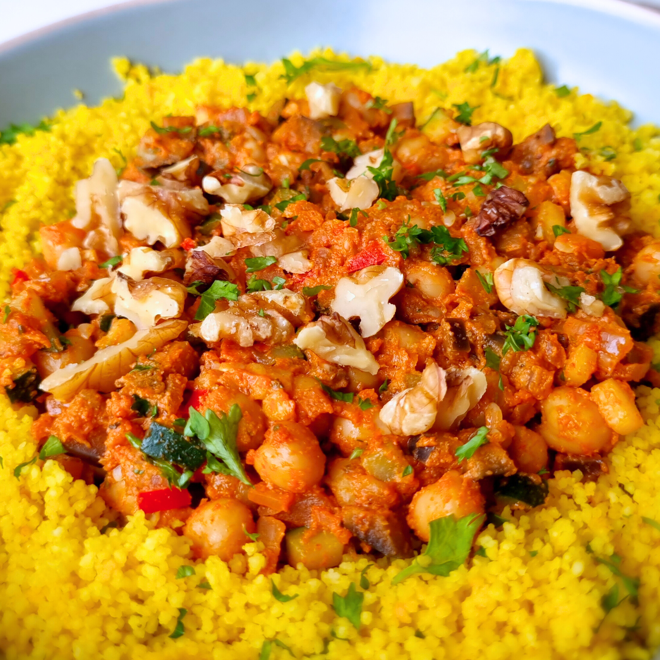 Veganistische couscous met kikkererwt, courgette & aubergine