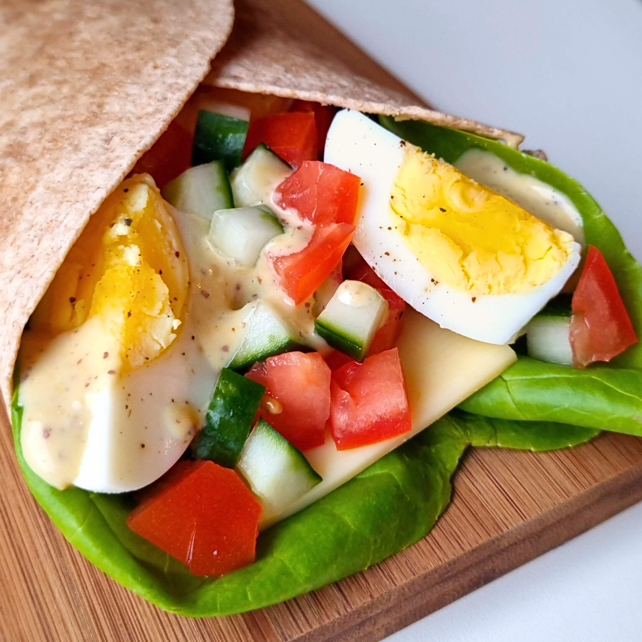 Eiwitrijke wrap gezond met pittige grove mosterdsaus (26+ gr proteïne)