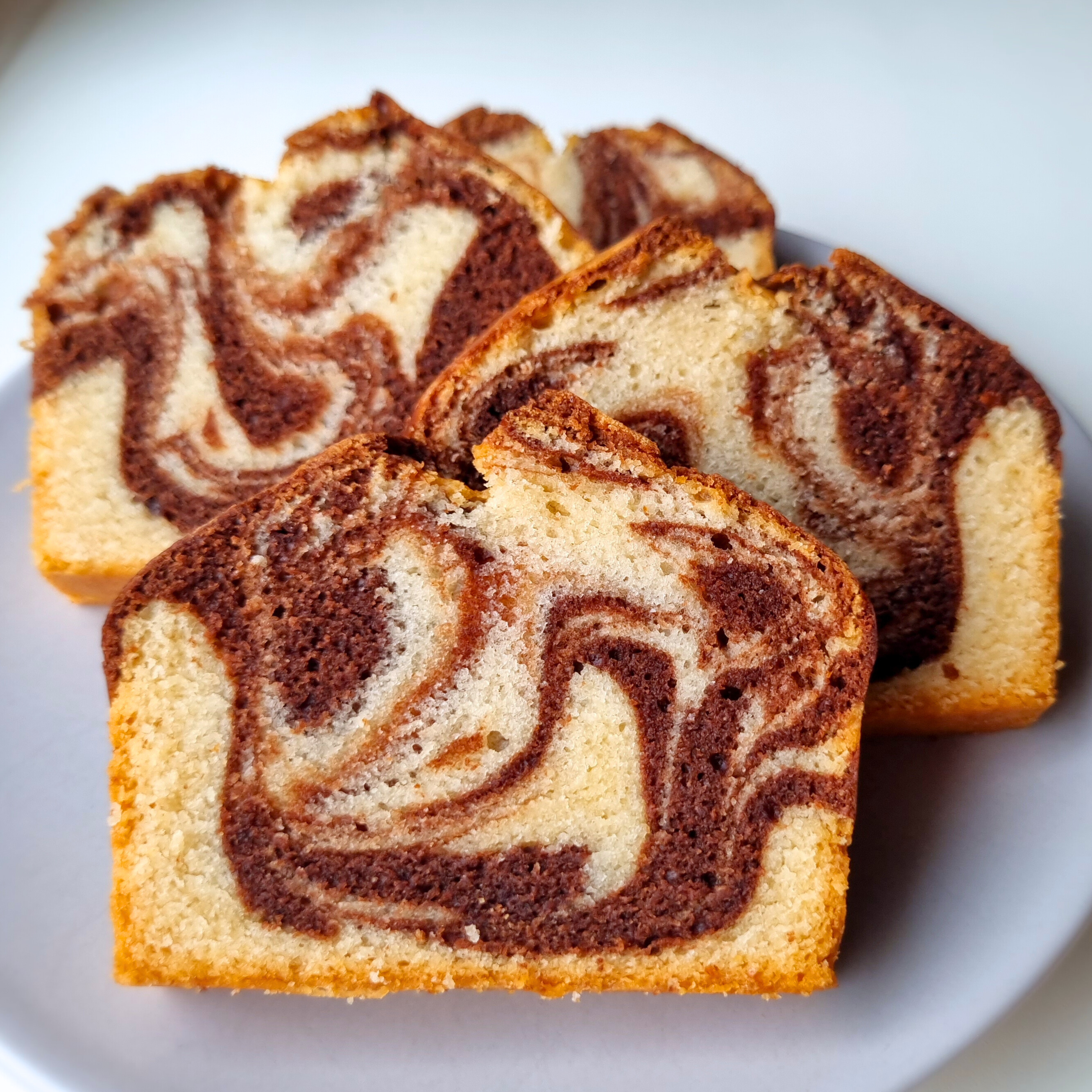 Prachtige, heerlijke marmercake gemaakt van zonnebloemolie, sojadrink en sojameel in plaats van eieren en roomboter