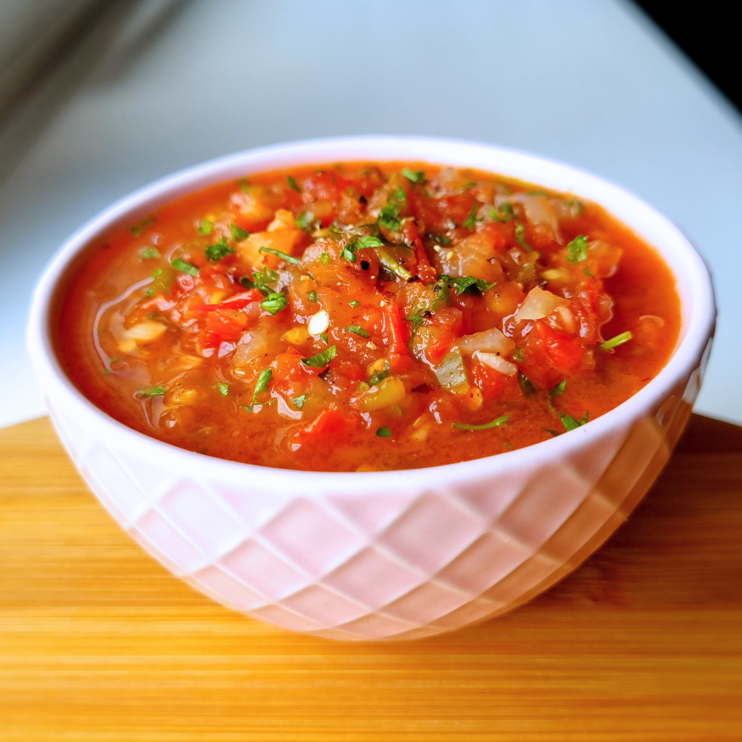 Romatomaat & jalapeño salsa (20 kcal p.p.)