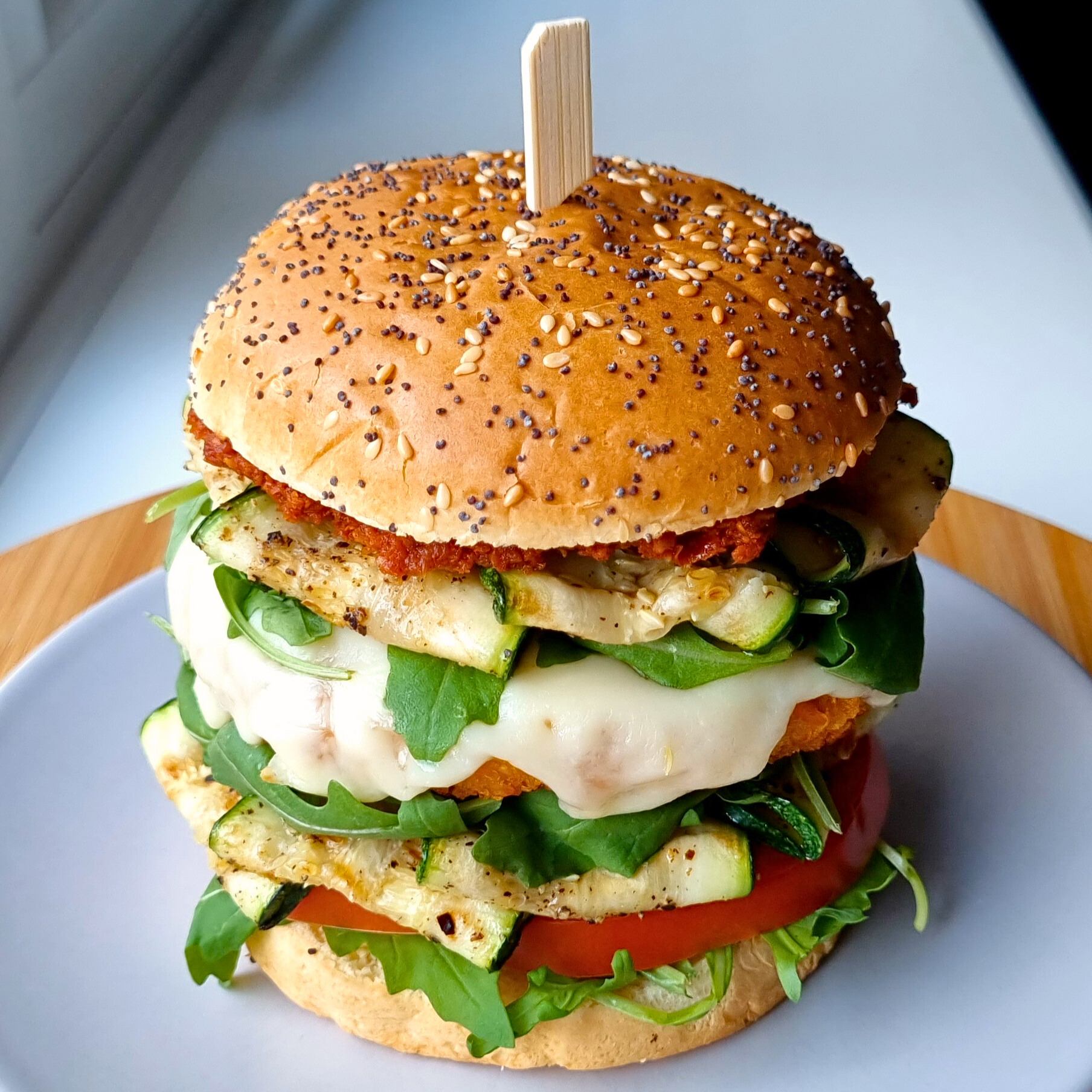 Zongedroogde tomaten tapenade, gegrilde courgette & mozzarella burger – 41,1 gr proteïne