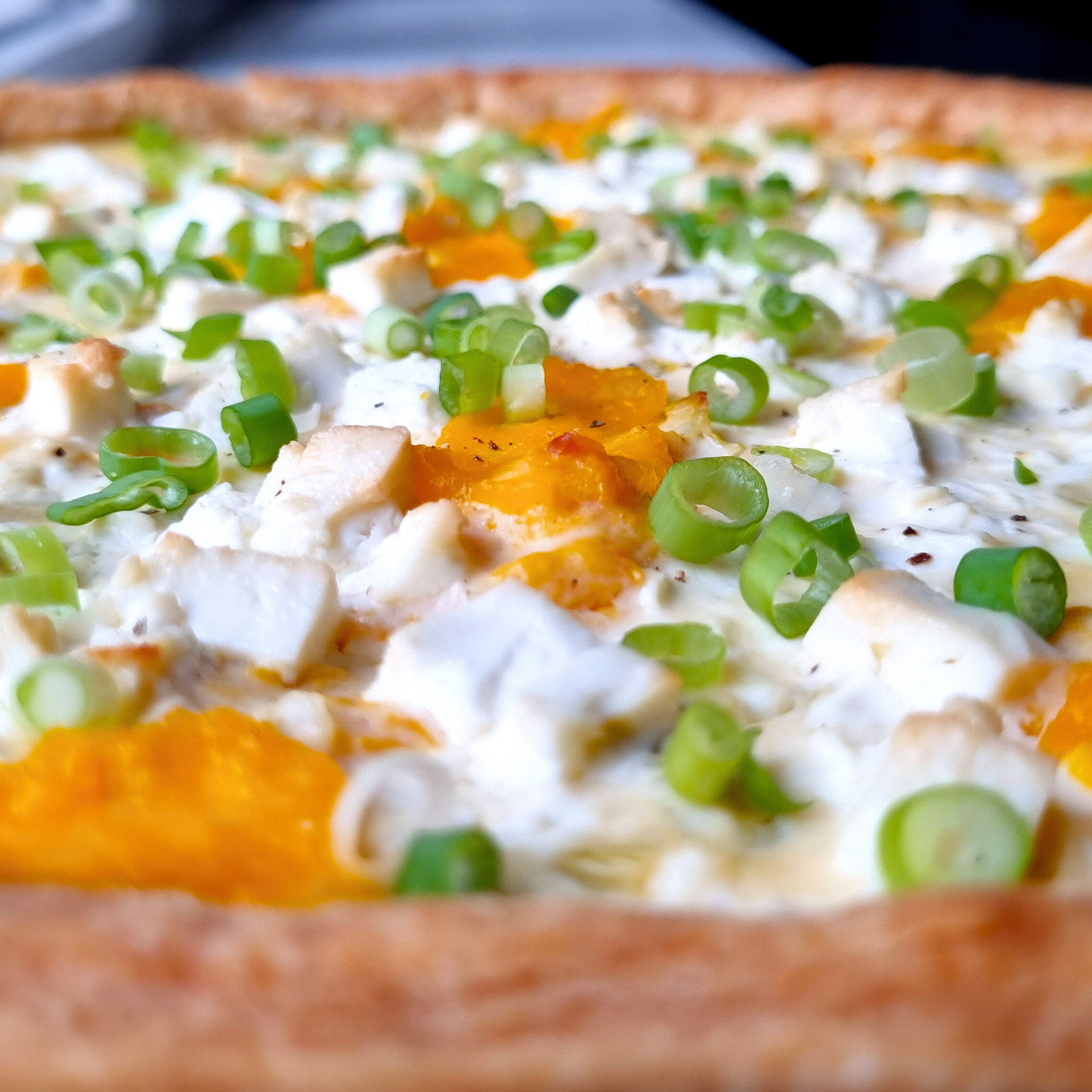 Vega hartige taart met prei, pompoen, Griekse yoghurt & feta