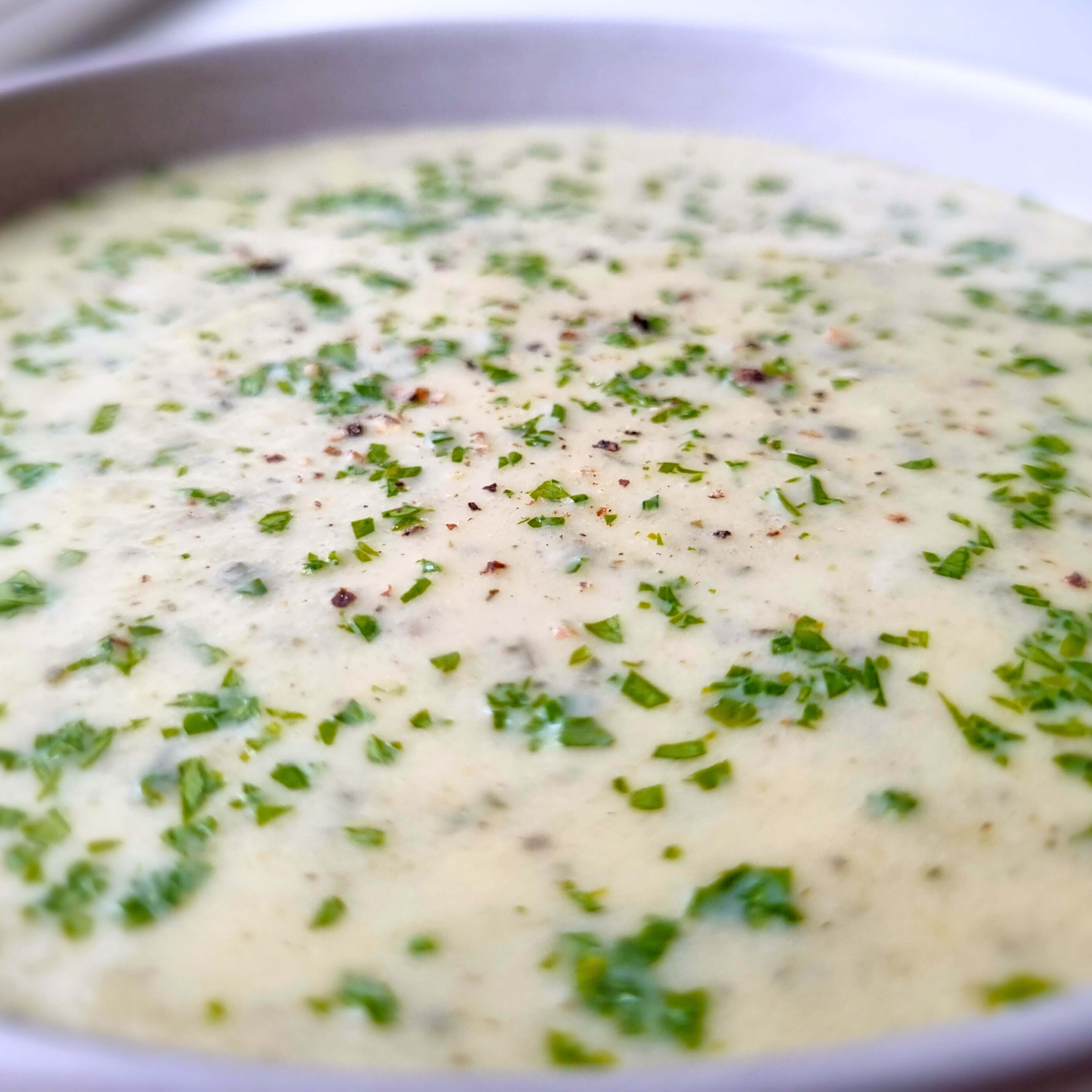 Courgettesoep met kruidenroomkaas